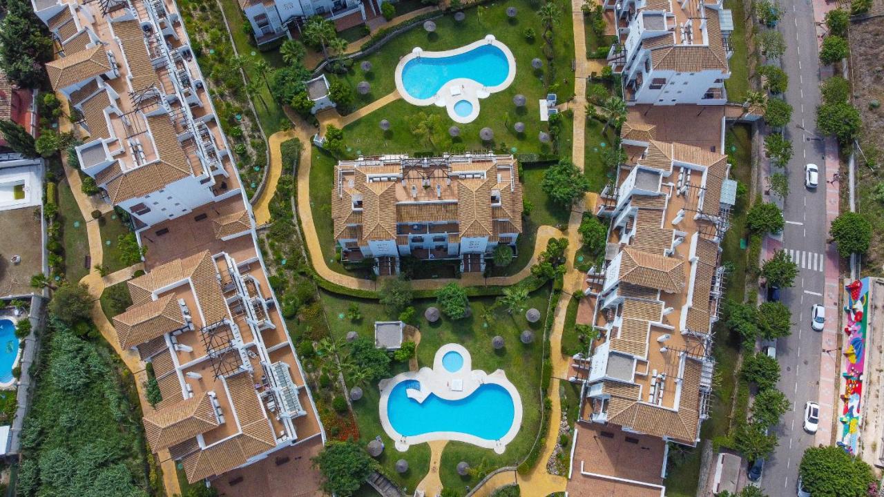 Апартаменты 11 Modern Apt With Sea Views, Two Poolareas, Close To Parks & Beaches Манилва Экстерьер фото