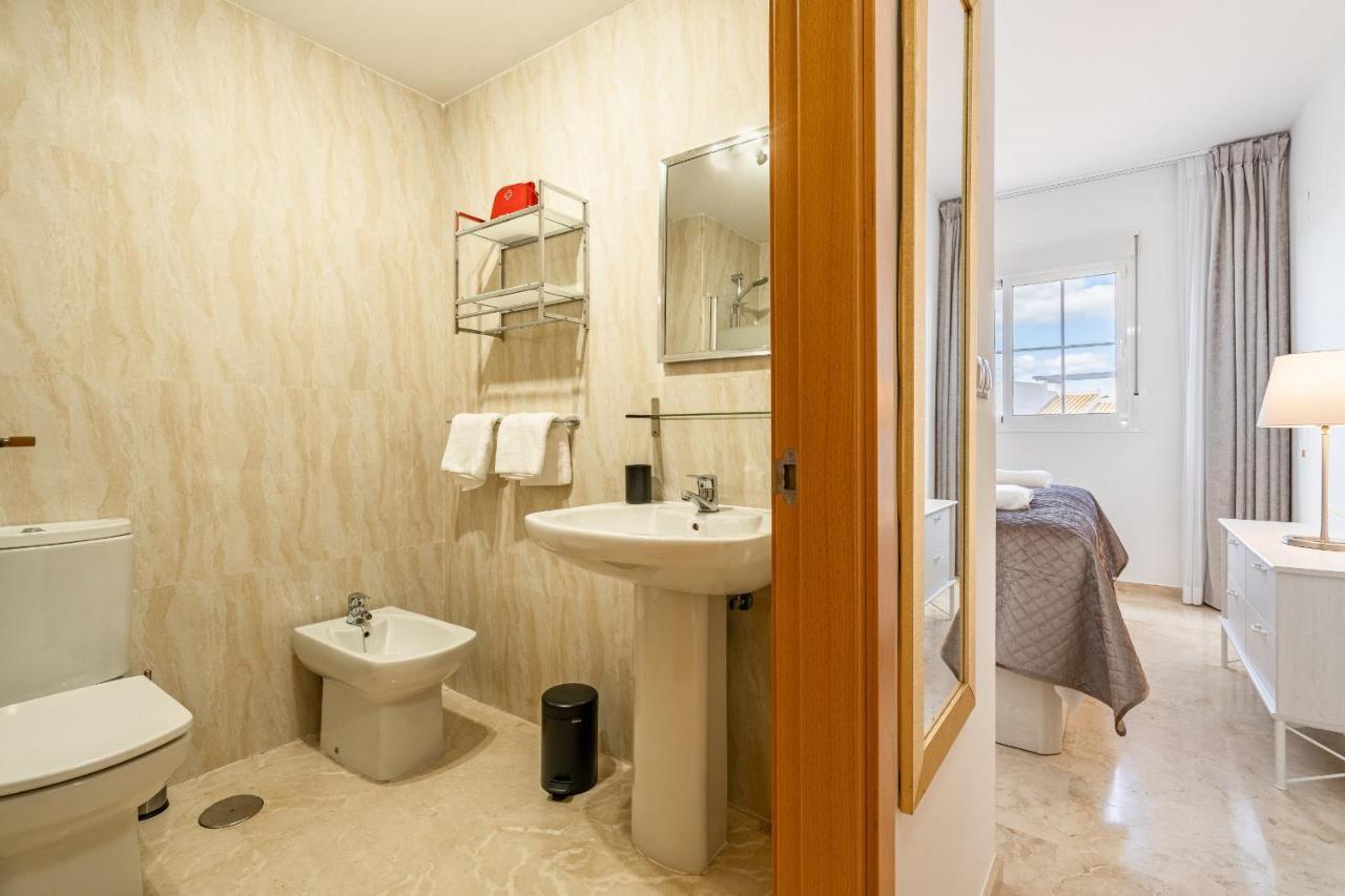 Апартаменты 11 Modern Apt With Sea Views, Two Poolareas, Close To Parks & Beaches Манилва Экстерьер фото